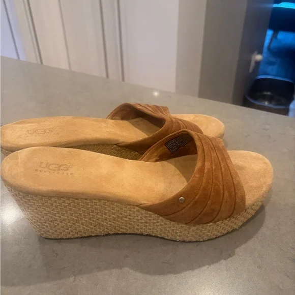 UGG Women's Alvina Tan Slide Sandals-EUC - Picture 3 of 10